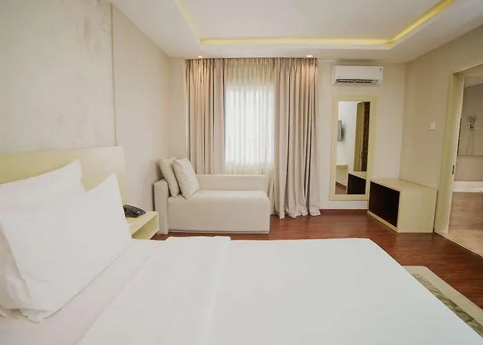 Four Star By Trans 4*
